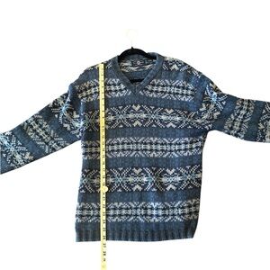 American Eagle Outfitters V-Neck Sweater in Blue and Cream